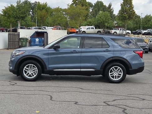Used 2025 Ford Explorer Active AWD/4WD image 2
