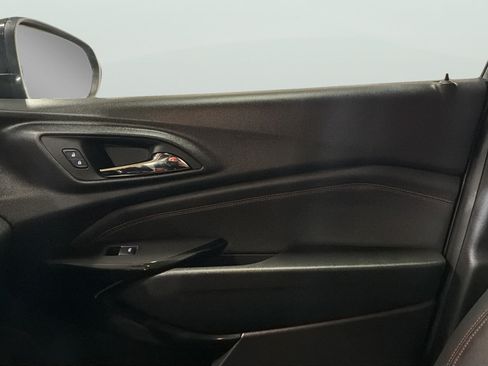 Used 2024 Chevrolet Trax RS w/ Sunroof Package FWD image 13