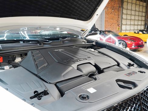 Used 2022 Bentley Bentayga AWD/4WD image 32