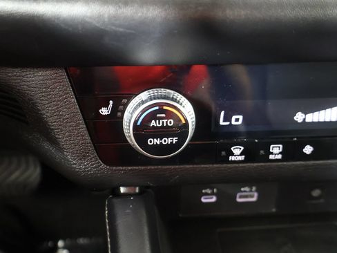 Used 2024 Mitsubishi Outlander SE Black Edition FWD image 48