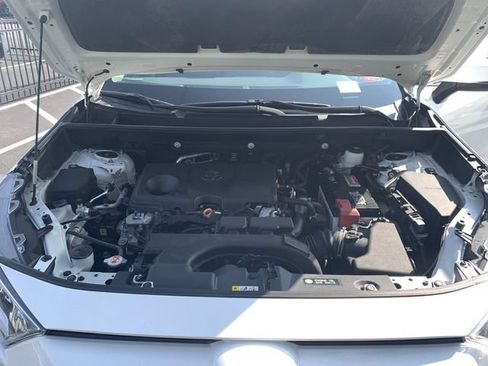 Used 2021 Toyota RAV4 XLE AWD/4WD image 16