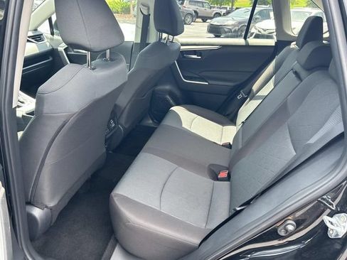 Used 2025 Toyota RAV4 XLE AWD/4WD image 19