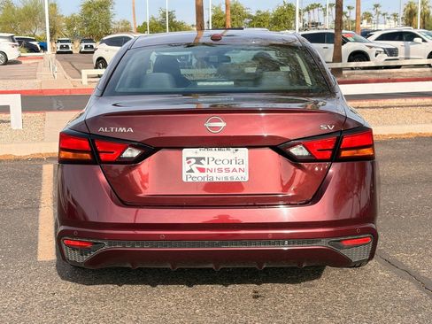 Certified 2024 Nissan Altima 2.5 SV FWD image 5