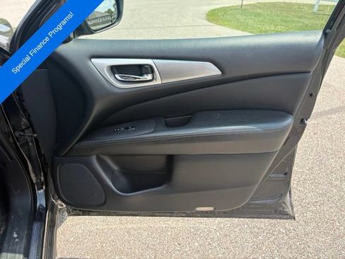 Used 2019 Nissan Pathfinder SL AWD/4WD image 29