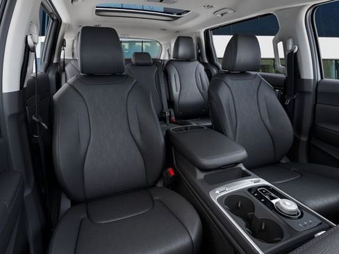 New 2026 Kia Carnival SX w/ SX Dark Edition Package FWD image 15