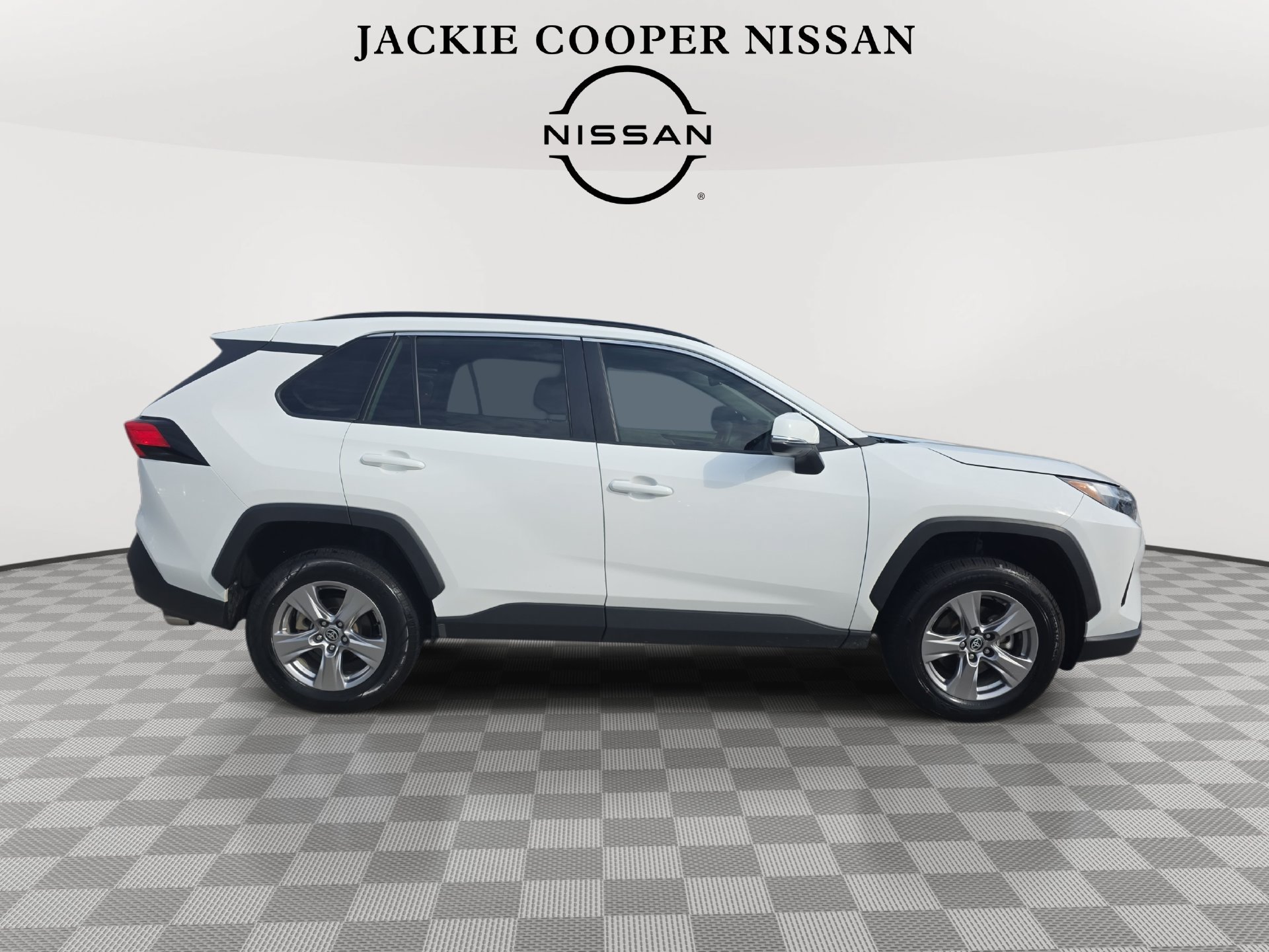 Used 2023 Toyota RAV4 XLE w/ Convenience Package FWD image 4