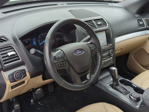 Used 2017 Ford Explorer XLT w/ Equipment Group 202A image 14