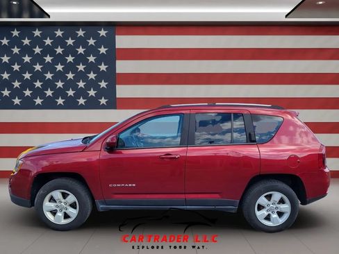 Used 2017 Jeep Compass Latitude FWD image 8
