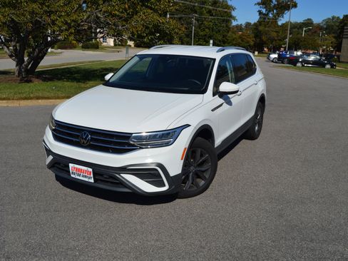 Used 2022 Volkswagen Tiguan SE image 24
