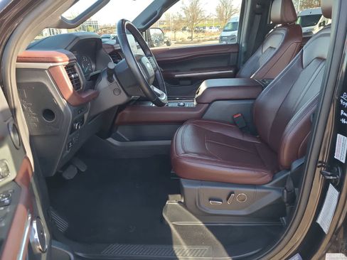 Used 2024 Ford Expedition Limited image 19