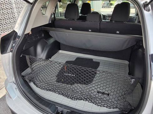 Used 2016 Toyota RAV4 LE AWD/4WD image 8