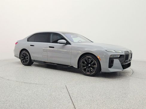 Used 2023 BMW 740i RWD image 3