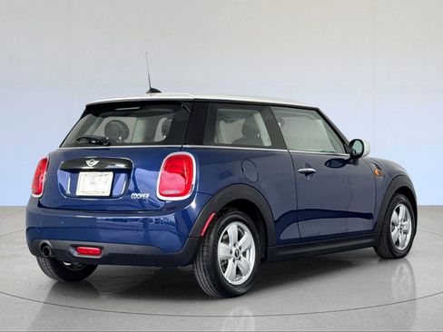 Used 2017 MINI Cooper 2-Door Hardtop image 7
