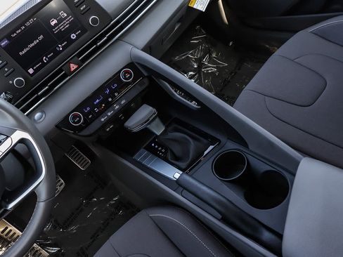 Used 2025 Hyundai Elantra Sport image 21