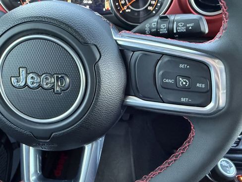 Used 2023 Jeep Wrangler Unlimited Rubicon w/ Cold Weather Group AWD/4WD image 17