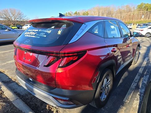 Certified 2025 Hyundai Tucson SE image 3