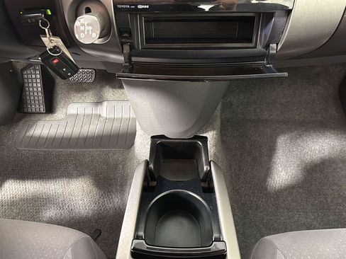 Used 2004 Toyota Prius FWD image 36