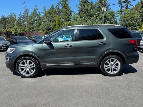 Used 2016 Ford Explorer XLT w/ Equipment Group 202A AWD/4WD image 4