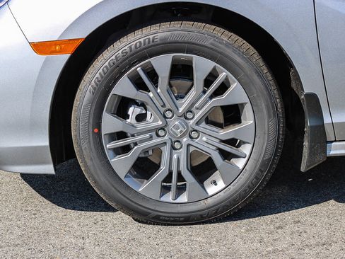 New 2026 Honda Odyssey Touring image 9