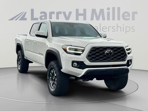 Used 2023 Toyota Tacoma TRD Off-Road w/ Advanced Technology Package AWD/4WD image 8