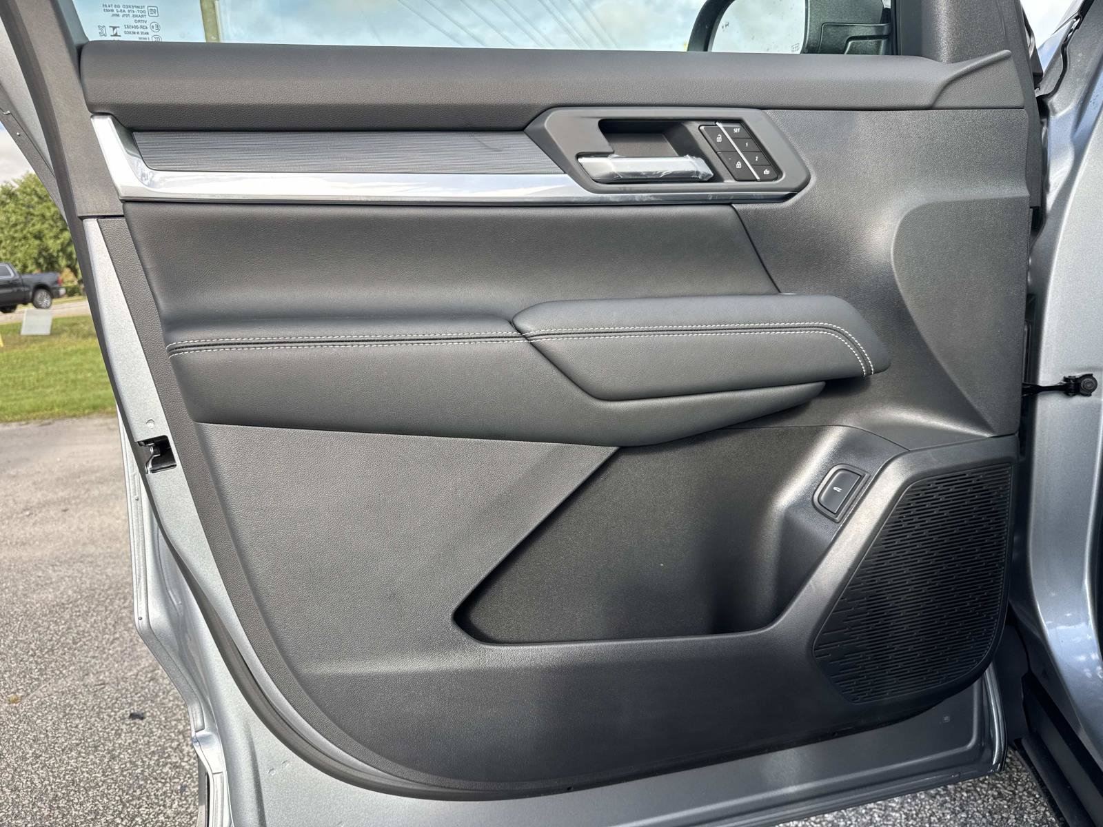 New 2027 GMC Terrain Elevation w/ Elevation Premium Package FWD image 18
