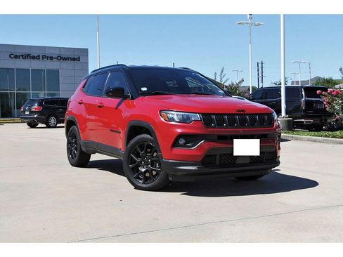 Used 2023 Jeep Compass Latitude AWD/4WD image 1