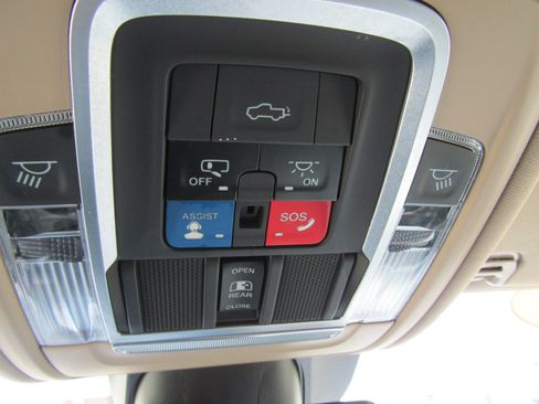 Used 2021 RAM 1500 Laramie AWD/4WD image 32