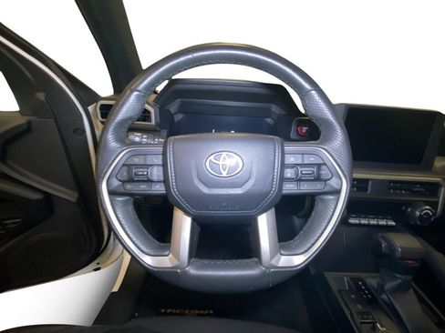 Used 2024 Toyota Tacoma TRD Off-Road image 12