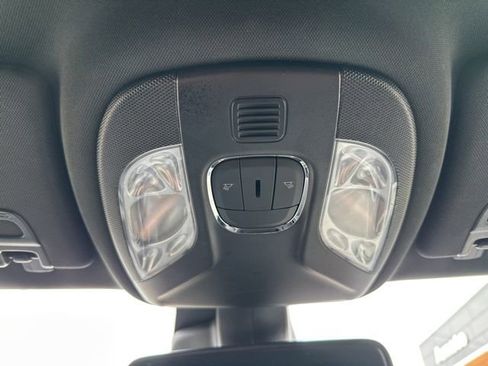 Used 2025 Jeep Compass Limited image 33