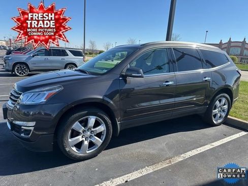 Used 2017 Chevrolet Traverse LT w/ Style and Technology Package image 1