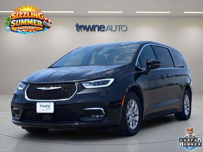 Used 2025 Chrysler Pacifica Select