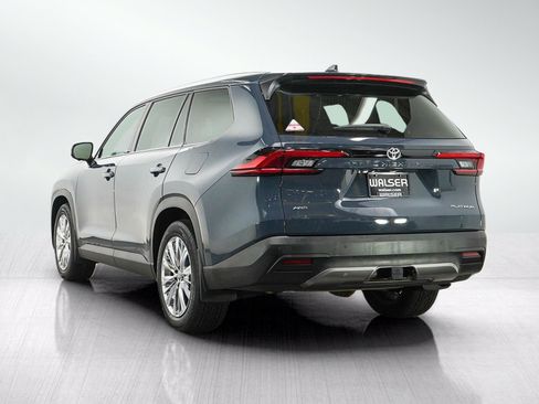 Used 2024 Toyota Grand Highlander AWD image 3