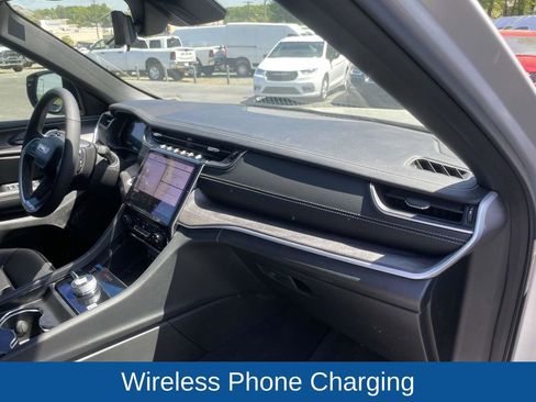 Used 2025 Jeep Grand Cherokee Limited w/ Luxury Tech Group II image 15