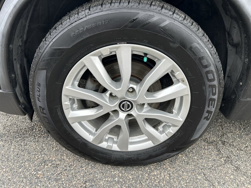 Used 2019 Nissan Rogue S w/ Special Edition Package AWD/4WD image 7