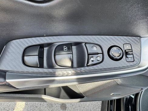 Used 2022 Nissan Sentra SR w/ SR Premium Package image 12