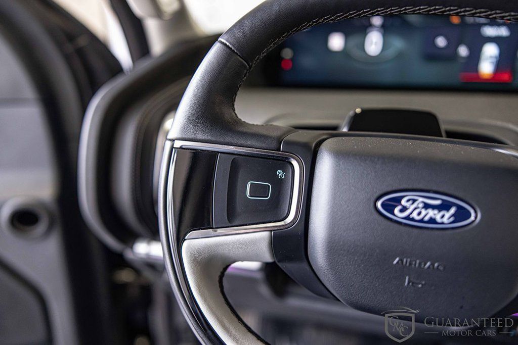 Used 2025 Ford Expedition Platinum AWD/4WD image 26