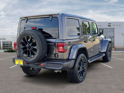 Used 2025 Jeep Wrangler Unlimited Sahara AWD/4WD image 5