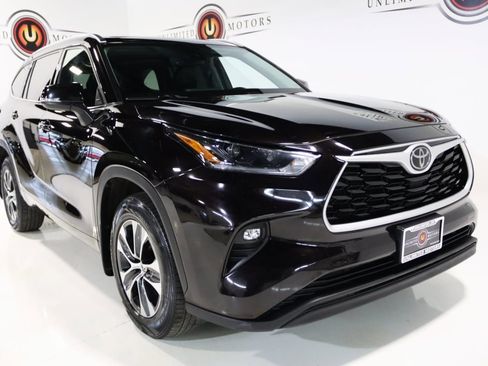 Used 2021 Toyota Highlander XLE image 20