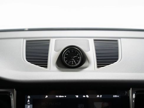 Used 2024 Porsche Macan image 23