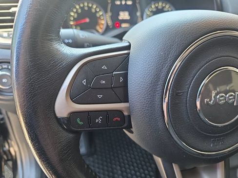 Used 2016 Jeep Renegade Latitude w/ Popular Equipment Group AWD/4WD image 19