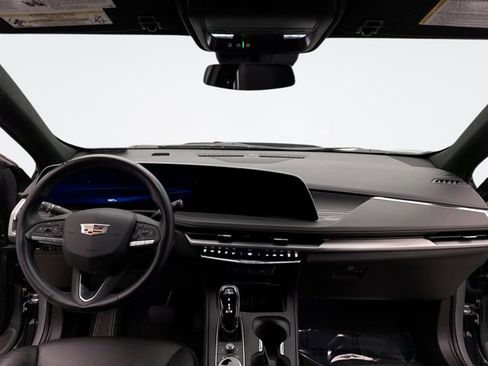 Used 2024 Cadillac XT4 Premium Luxury image 14
