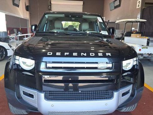 Used 2022 Land Rover Defender 110 S image 22