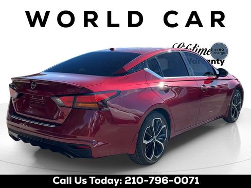 Used 2023 Nissan Altima 2.5 SR w/ SR Premium Package FWD image 3