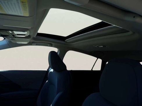 Used 2025 Subaru Crosstrek 2.0i Premium image 8