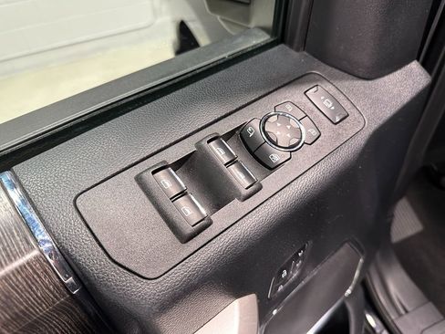 Used 2021 Ford F350 Lariat image 23