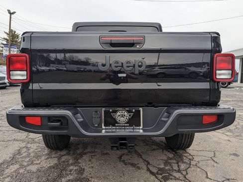 Used 2022 Jeep Gladiator Sport image 9