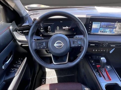 Certified 2025 Nissan Kicks SR FWD image 5