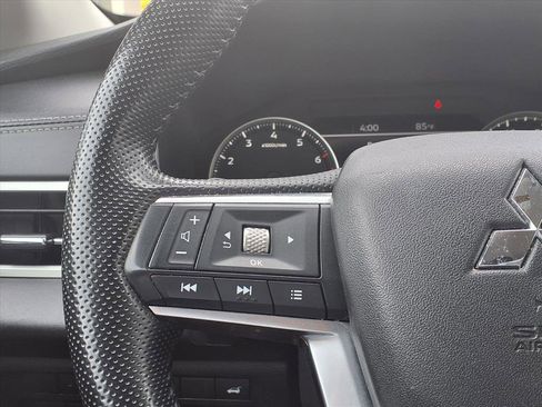 Used 2024 Mitsubishi Outlander SE AWD/4WD image 25
