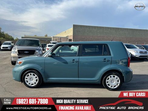 Used 2008 Scion xB FWD image 2