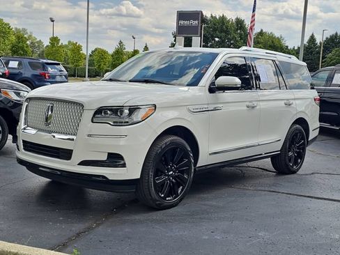 Used 2024 Lincoln Navigator Reserve AWD/4WD image 2